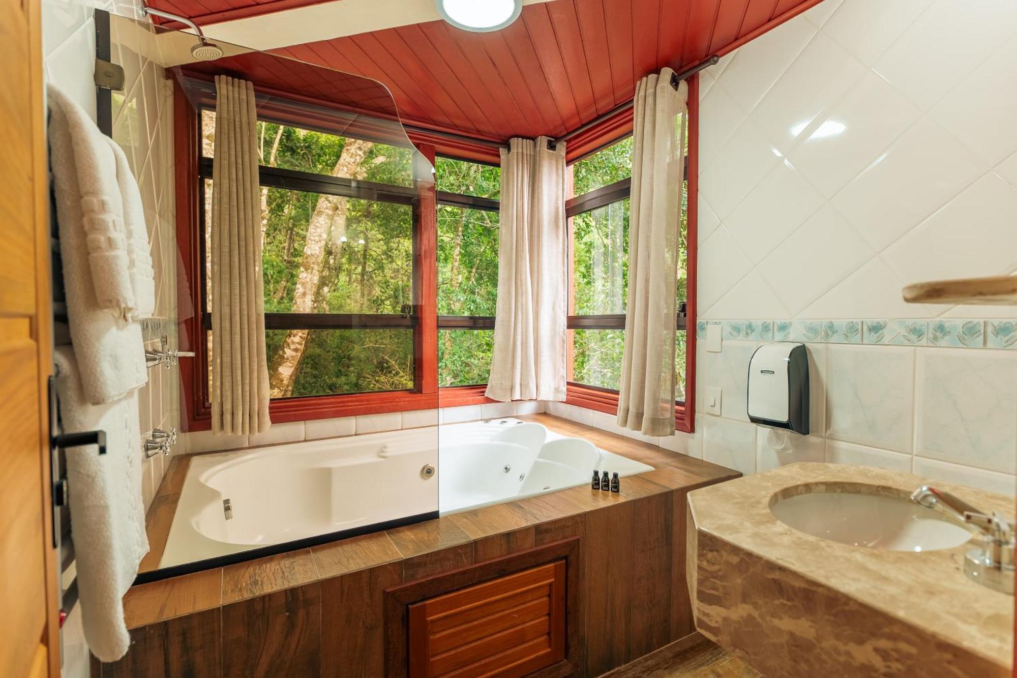 Quarto Duplo Deluxe com Banheira